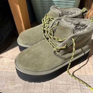Ugg women’s Nuemel heritage platform boots 8 new